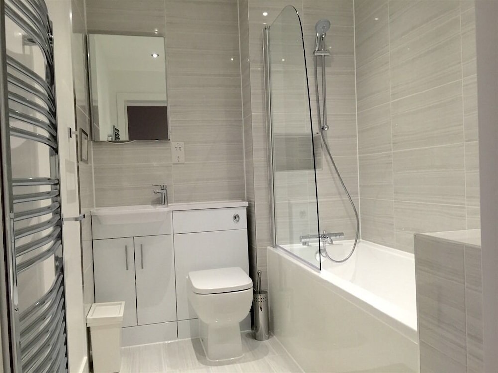 Ilford Tower Apartments 44/45