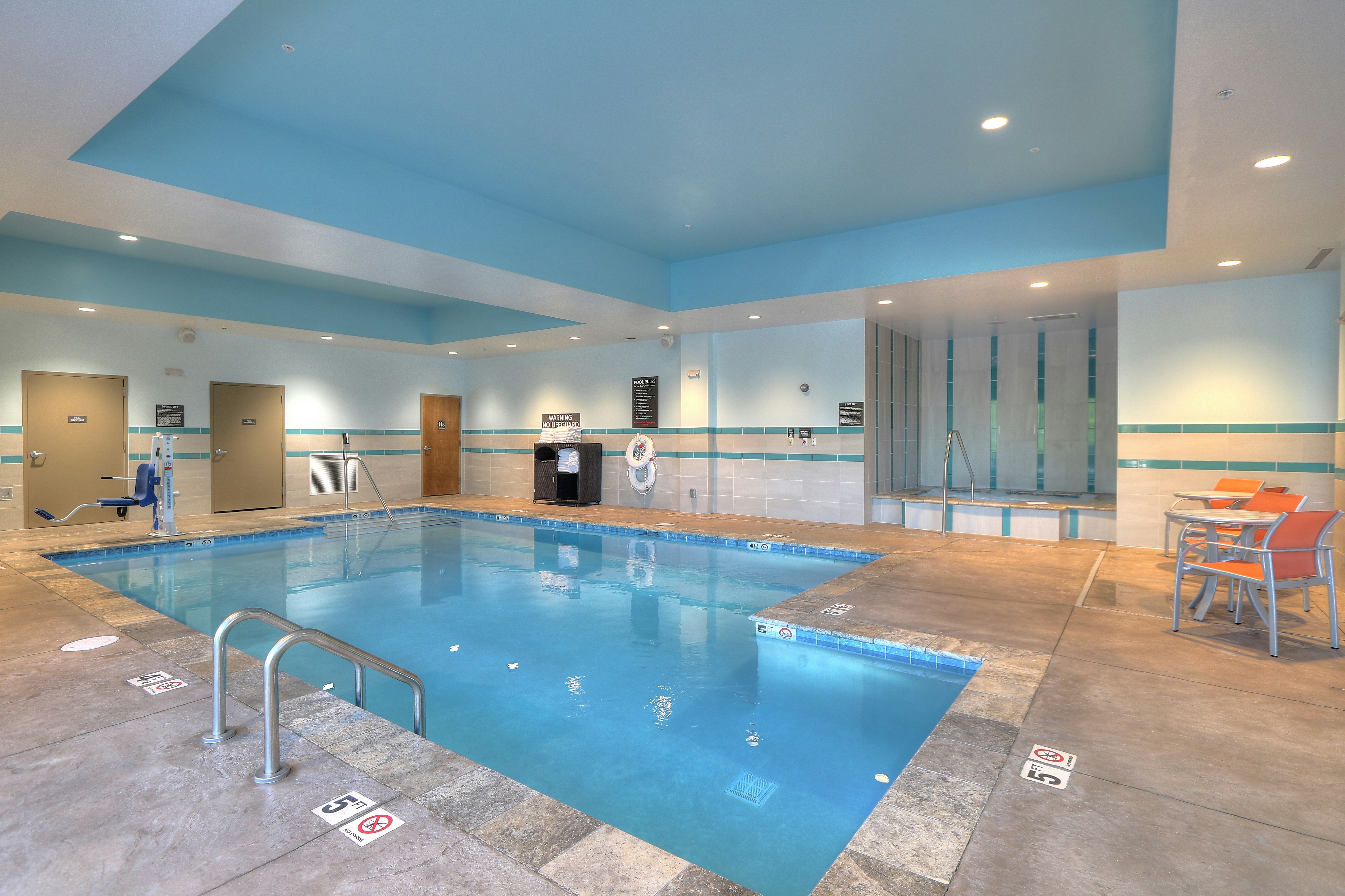 Holiday Inn & Suites Pigeon Forge Convention Center (ex Econo Lodge Hotel) 8/30