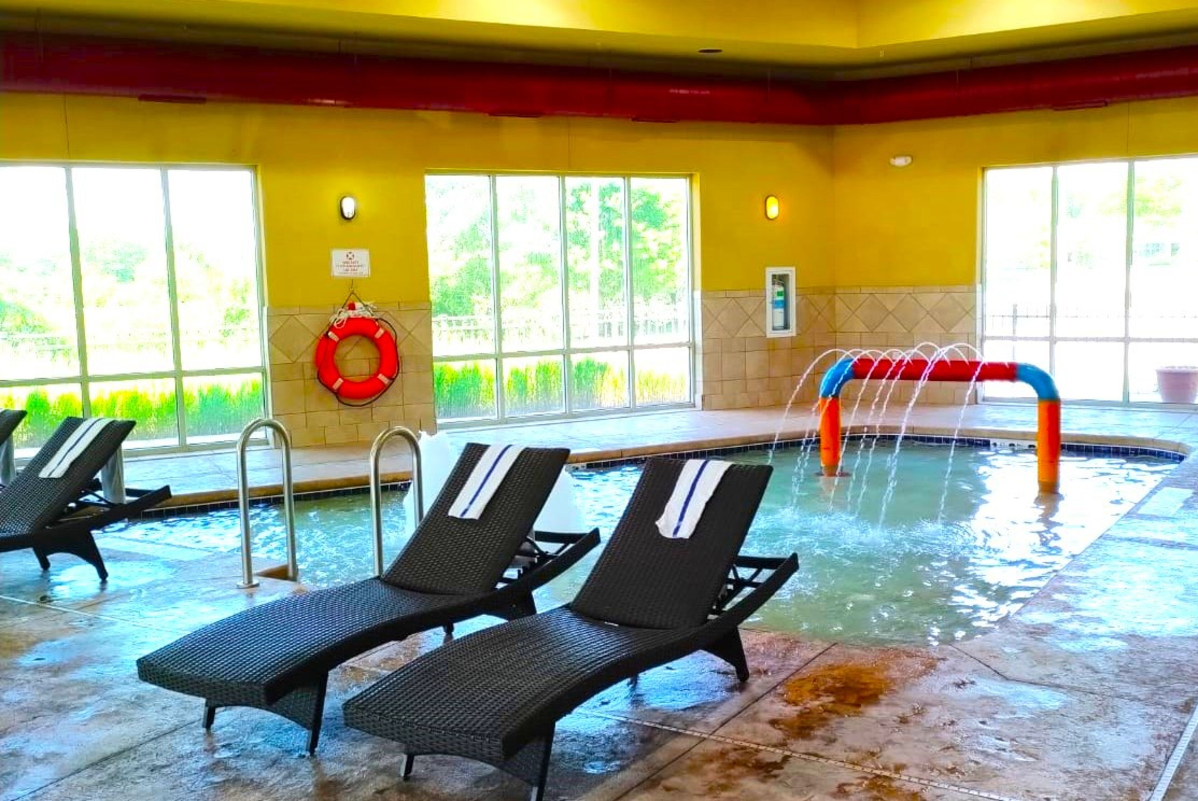 Holiday Inn Express And Suites Milwaukee Nw Park Place 47/79