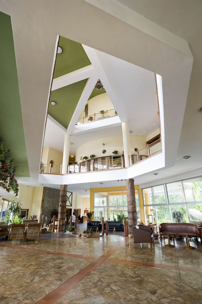 GOLF COURSE HOTEL 38/42