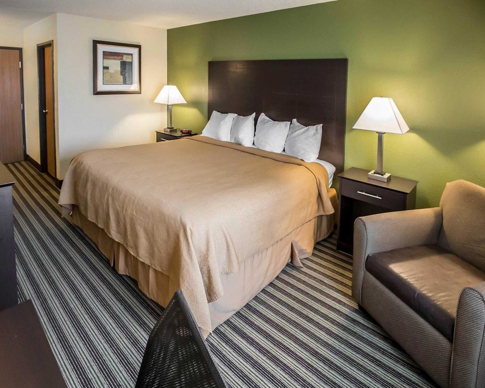 Quality Inn Chesterton near Indiana Dunes National Park I 94 8/41