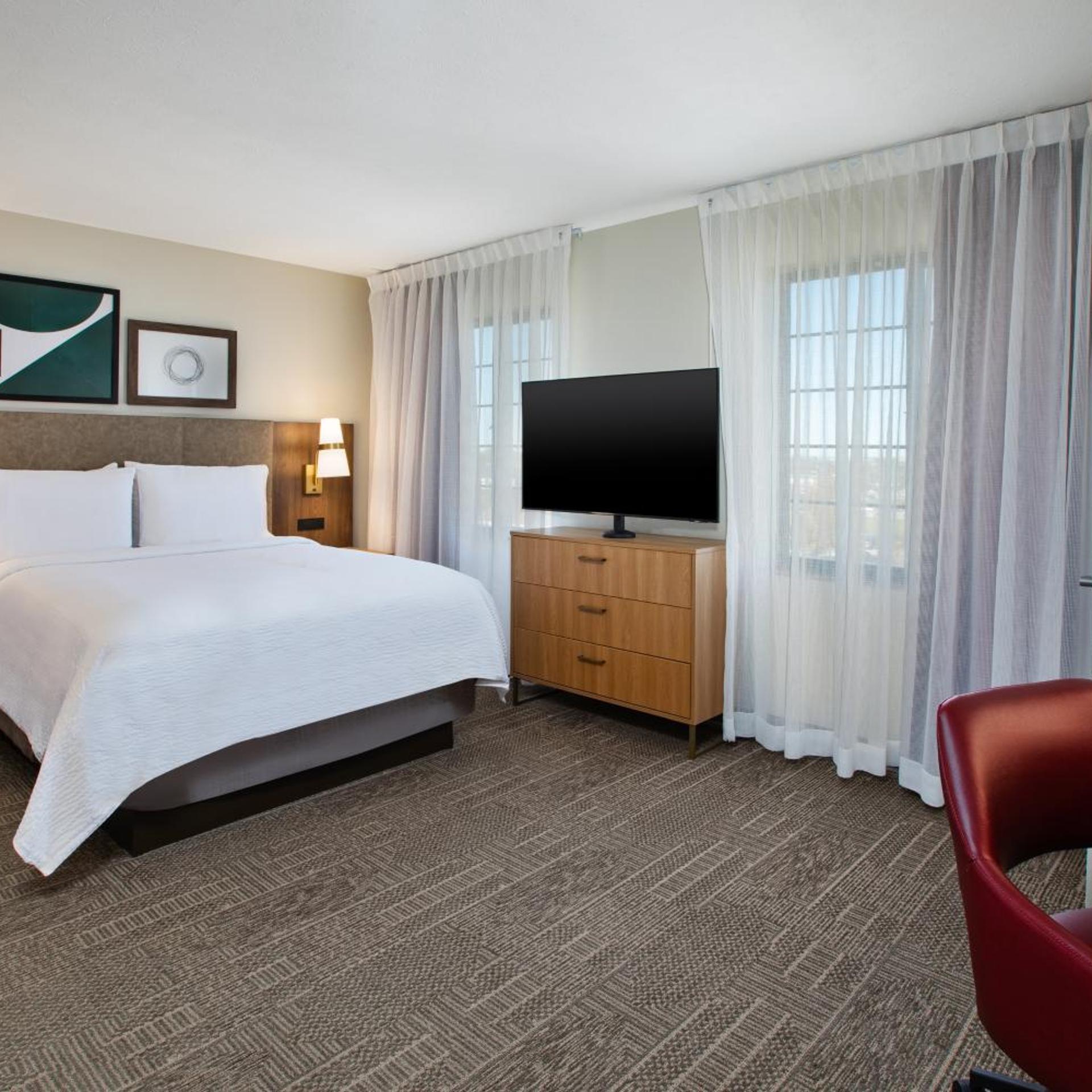 1 Bedroom, Suite, Queen Bed, Sofa