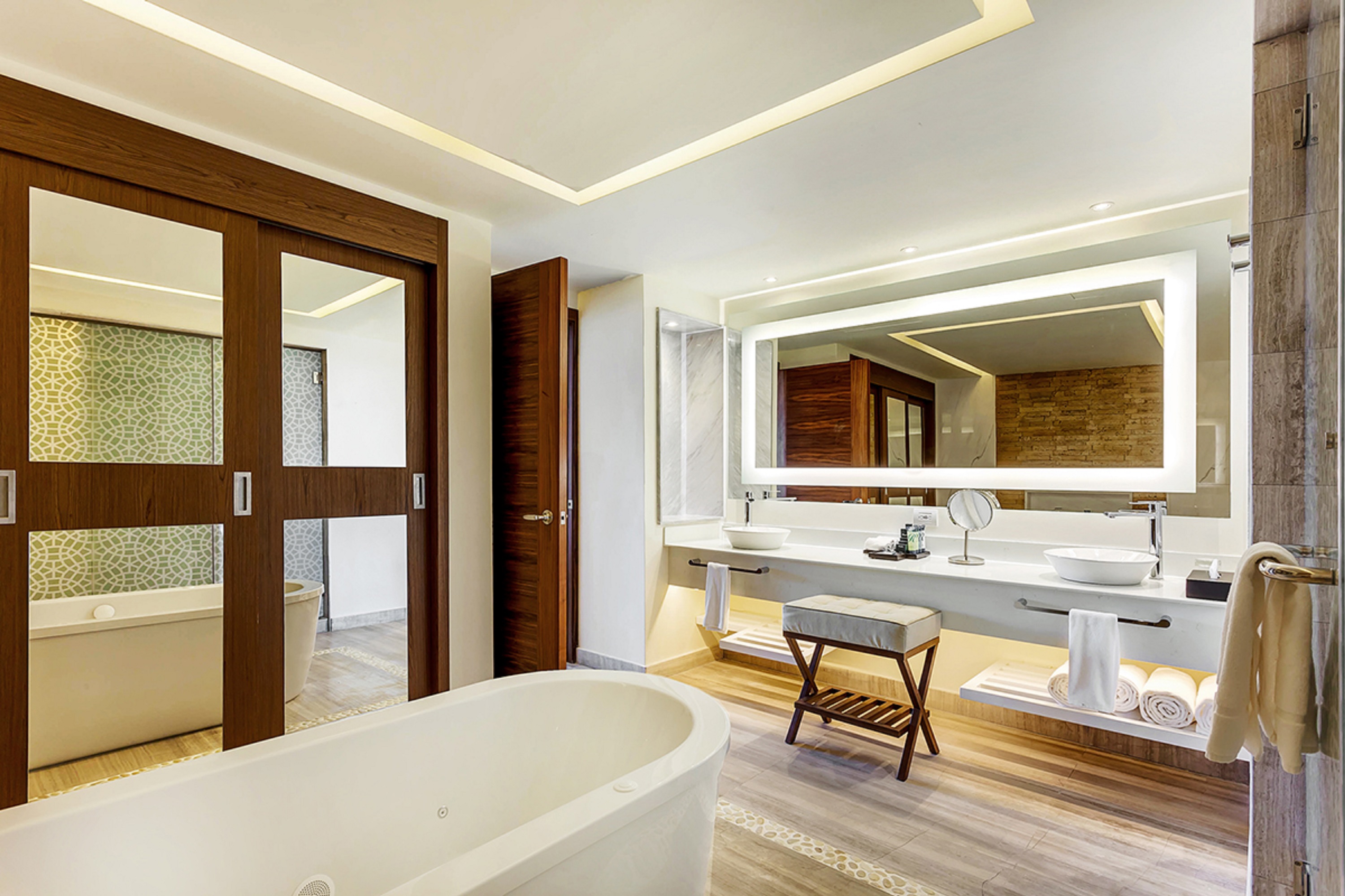 2 Bedrooms, Diamond Club, Swim Out, Chairman, Luxury, Suite، Royalton Bavaro, An Autograph Collection All Inclusive Resort and Casino 2/2