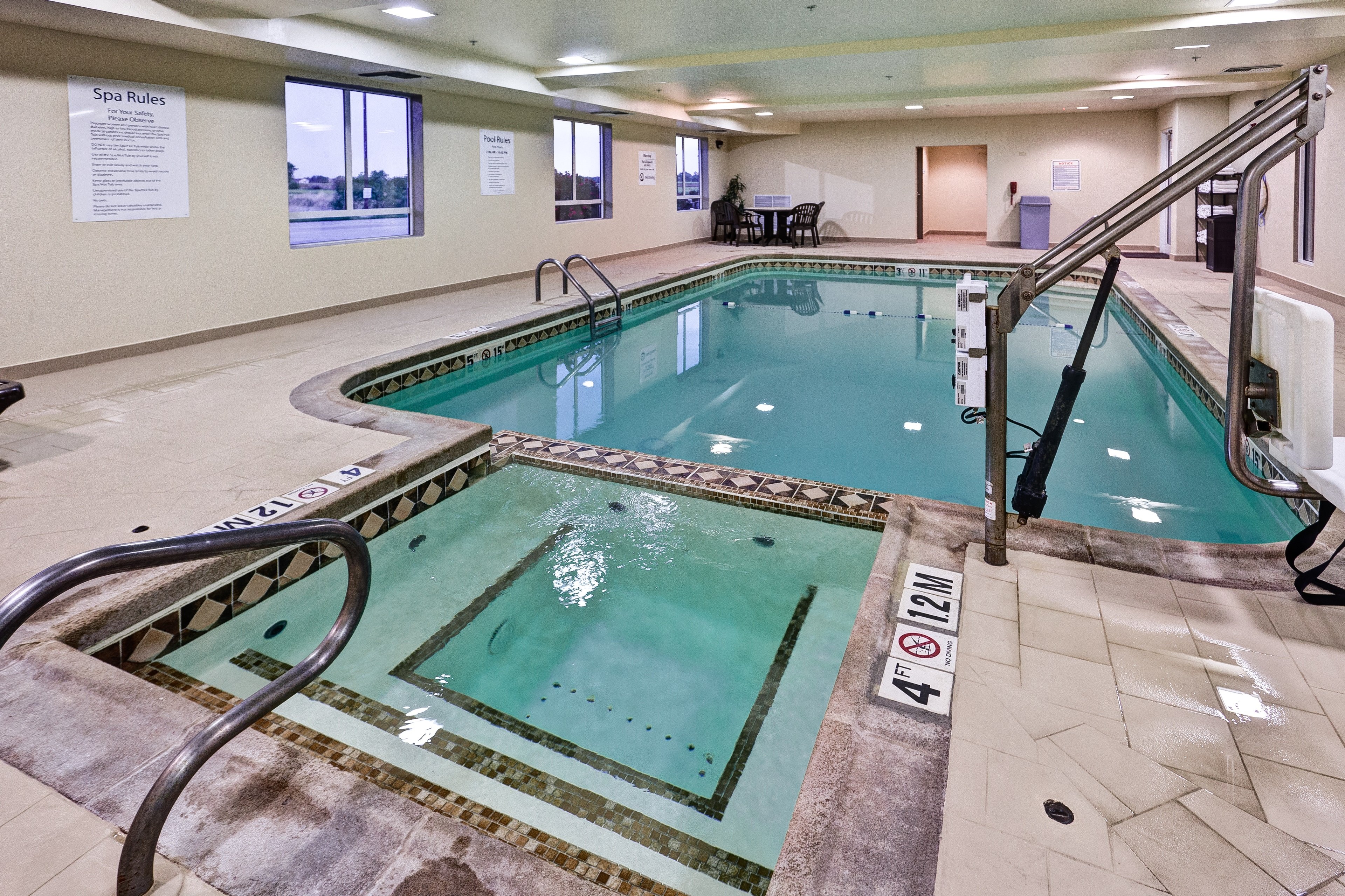 Holiday Inn Express & Suites Wichita Northwest Maize K-96 23/43