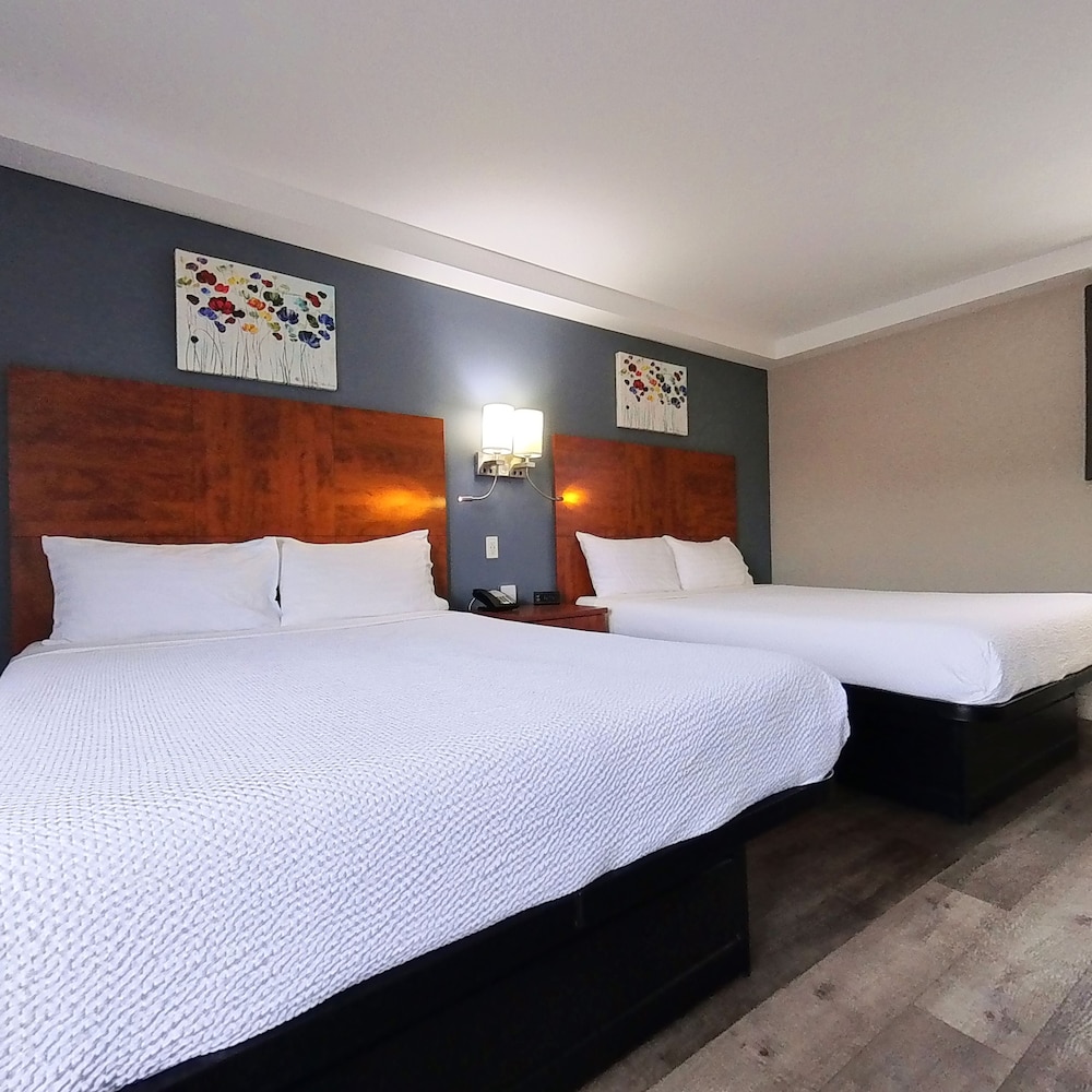 Moonlight Inn and Suites Sudbury 4/50