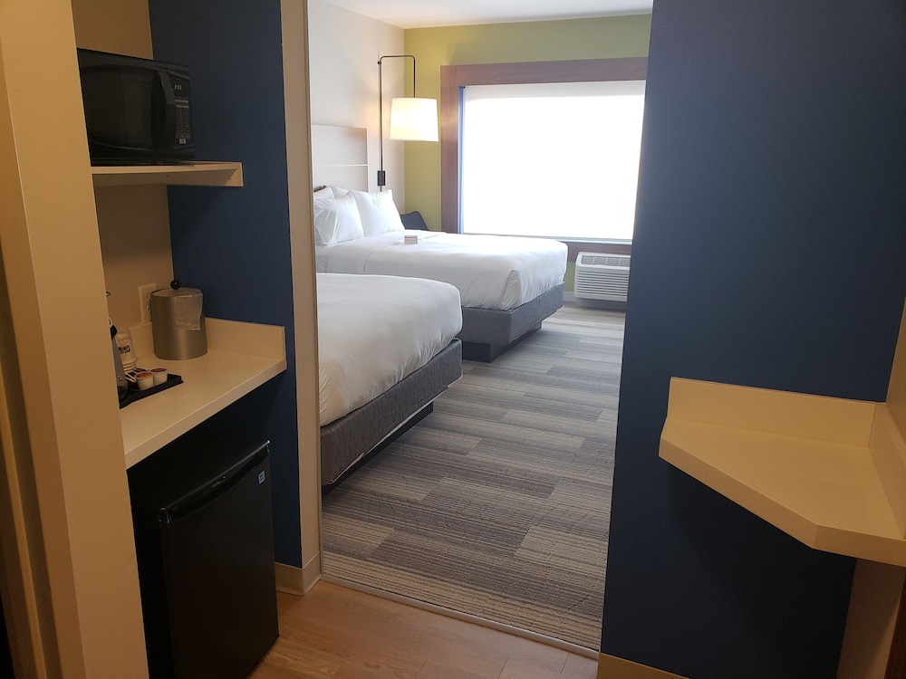 HOLIDAY INN EXPRESS & SUITES BRIGHAM CITY - NORTH UTAH 23/57