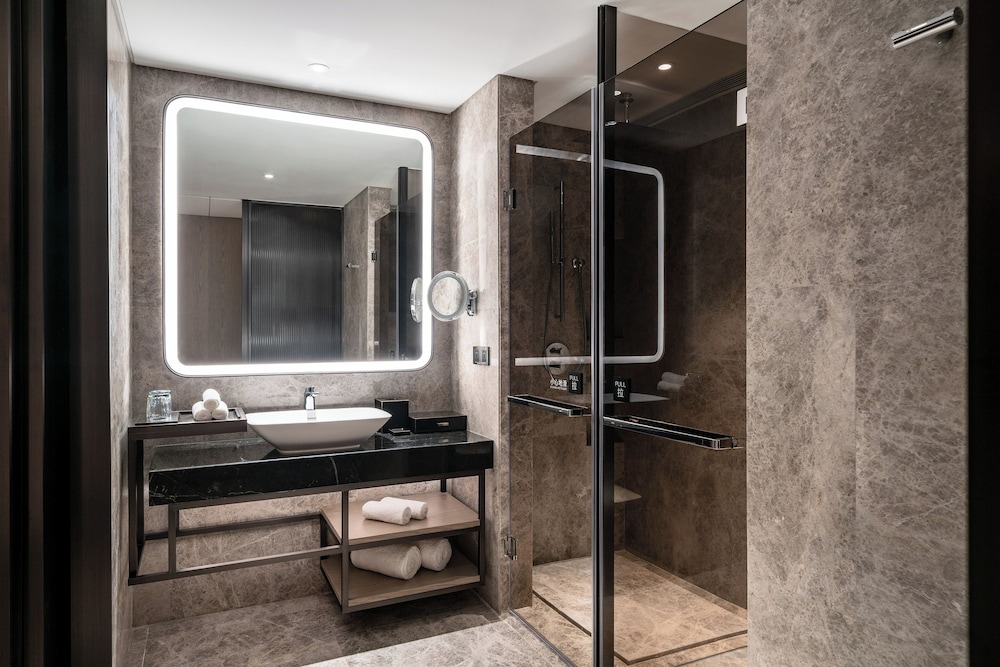 The G Shenzhen, A Tribute Portfolio Hotel 47/51