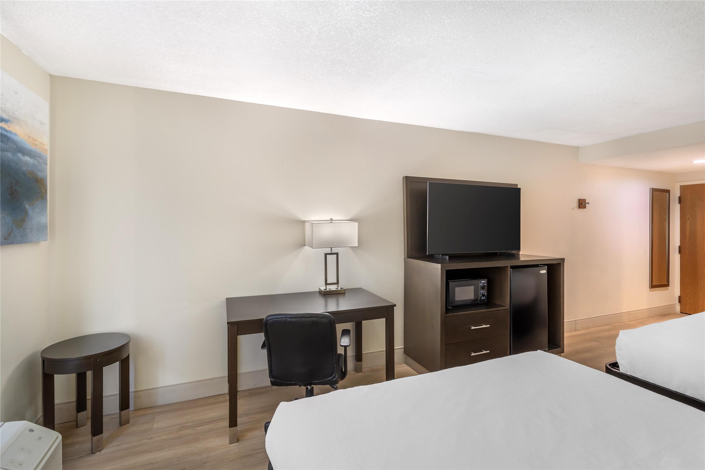 Best Western Plus Madison Inn 19/53