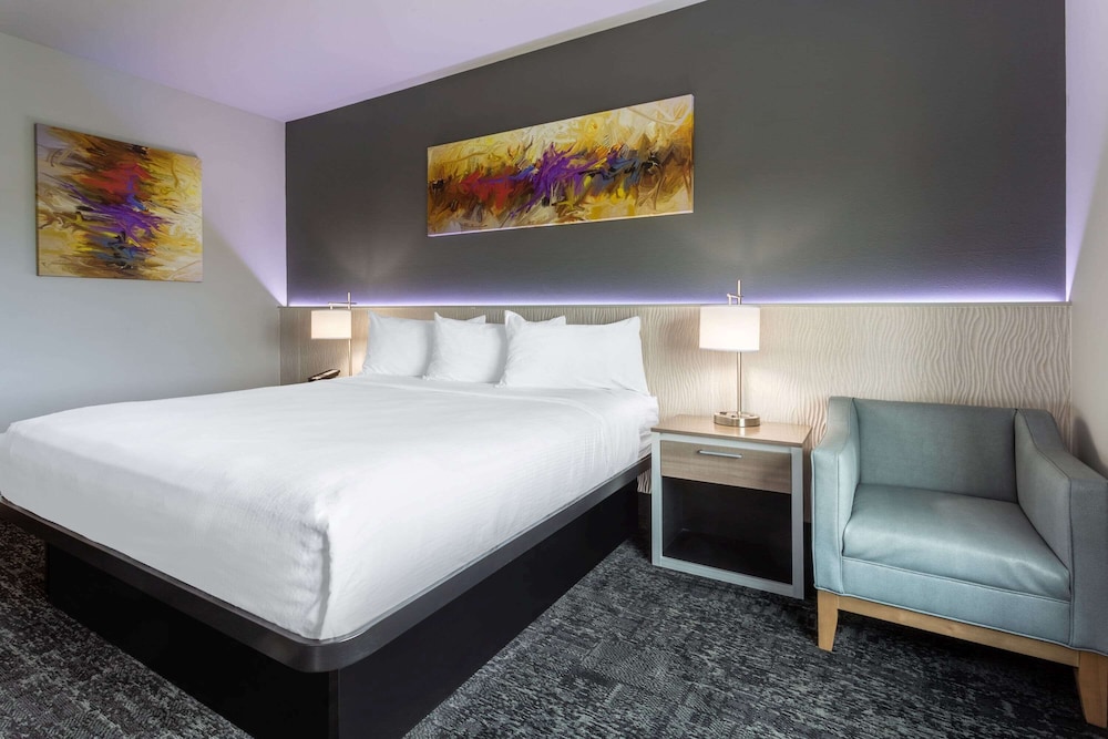 Baymont Inn and Suites by Wyndham Madison 33/64