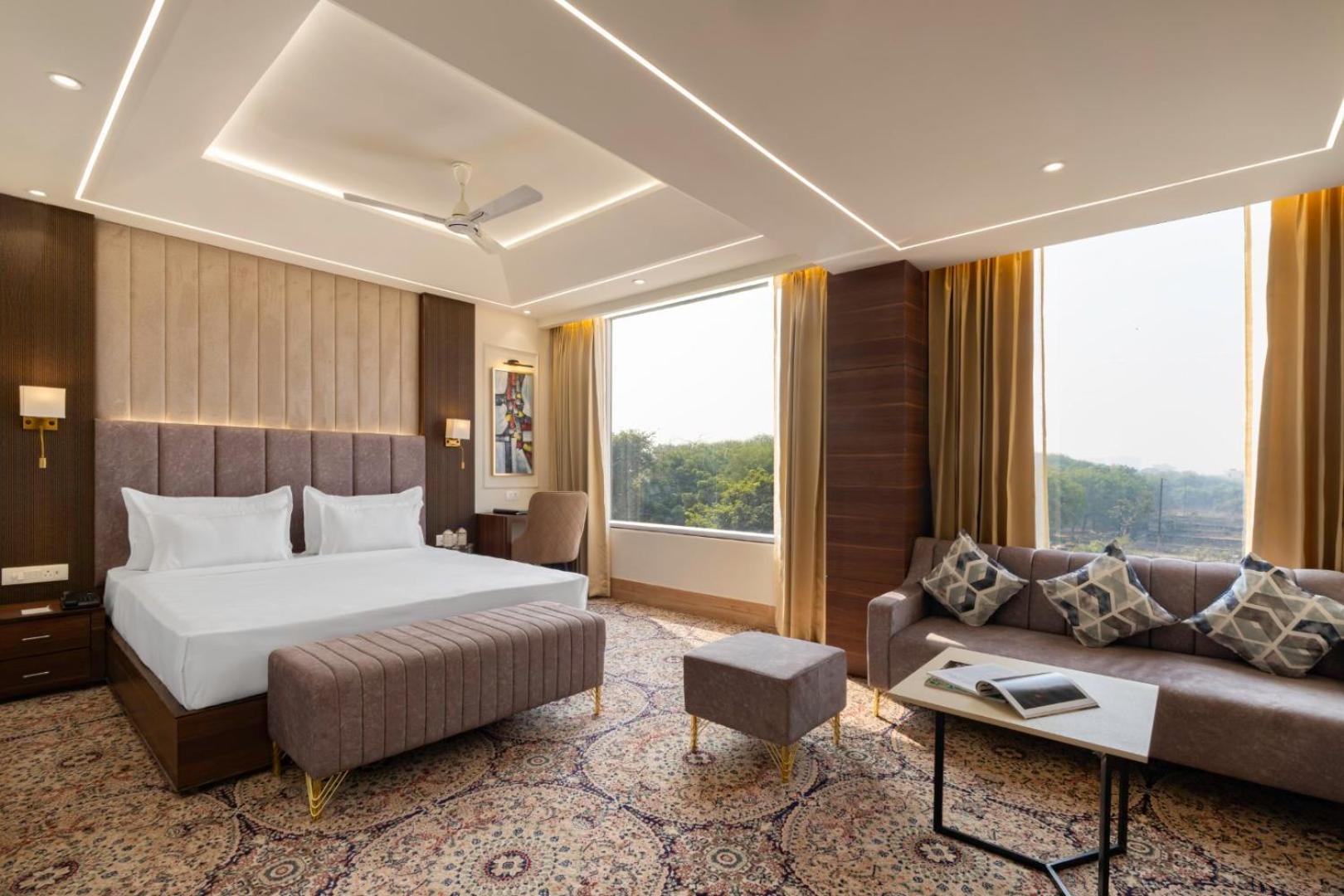 Clarks Inn Suites Agra 25/52