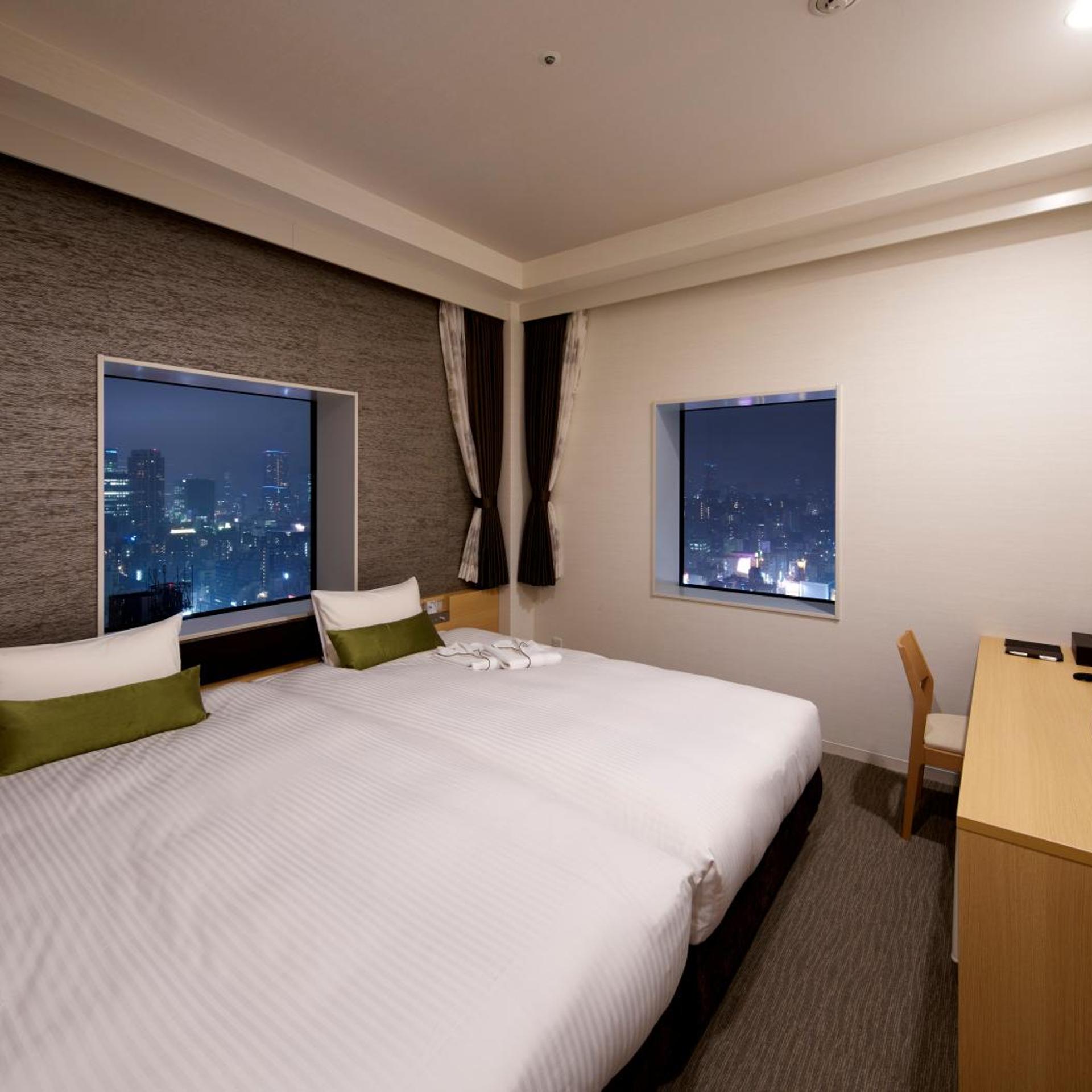 Room, Twin Beds, City View