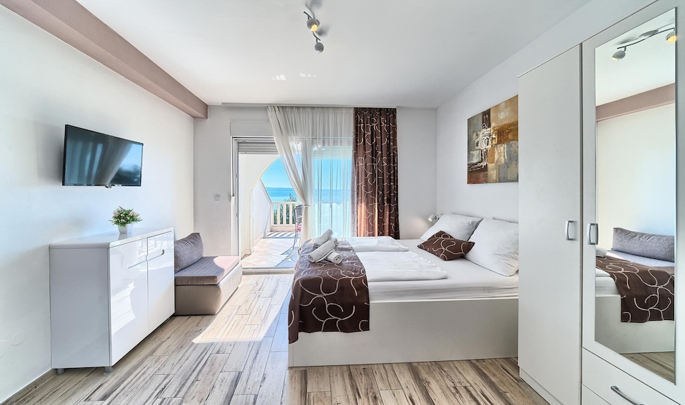 Stipe Aparthotel 13/81