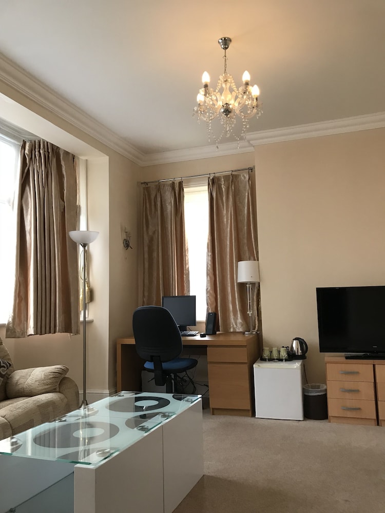 Gatwick Inn 43/53