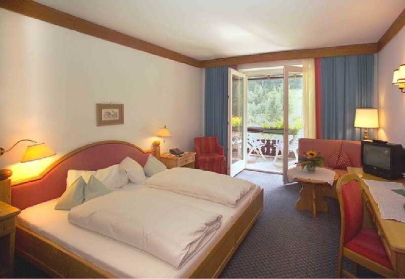 HOTEL TRATTLERHOF 11/27