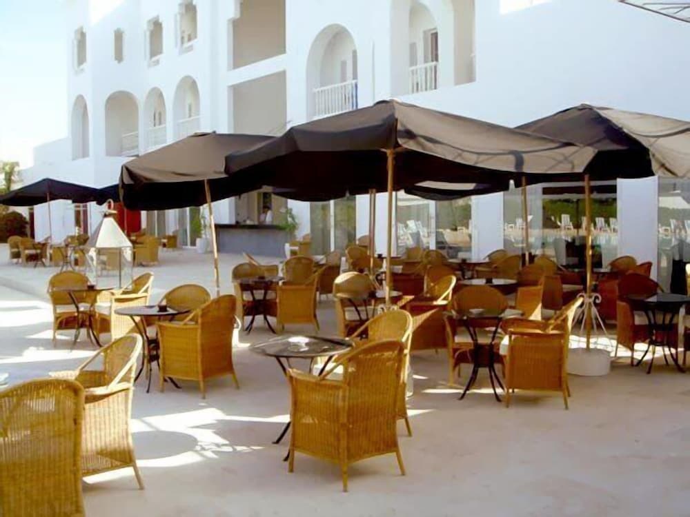 Royal Decameron Tafoukt Beach Resort and Spa - All Inclusive 37/42