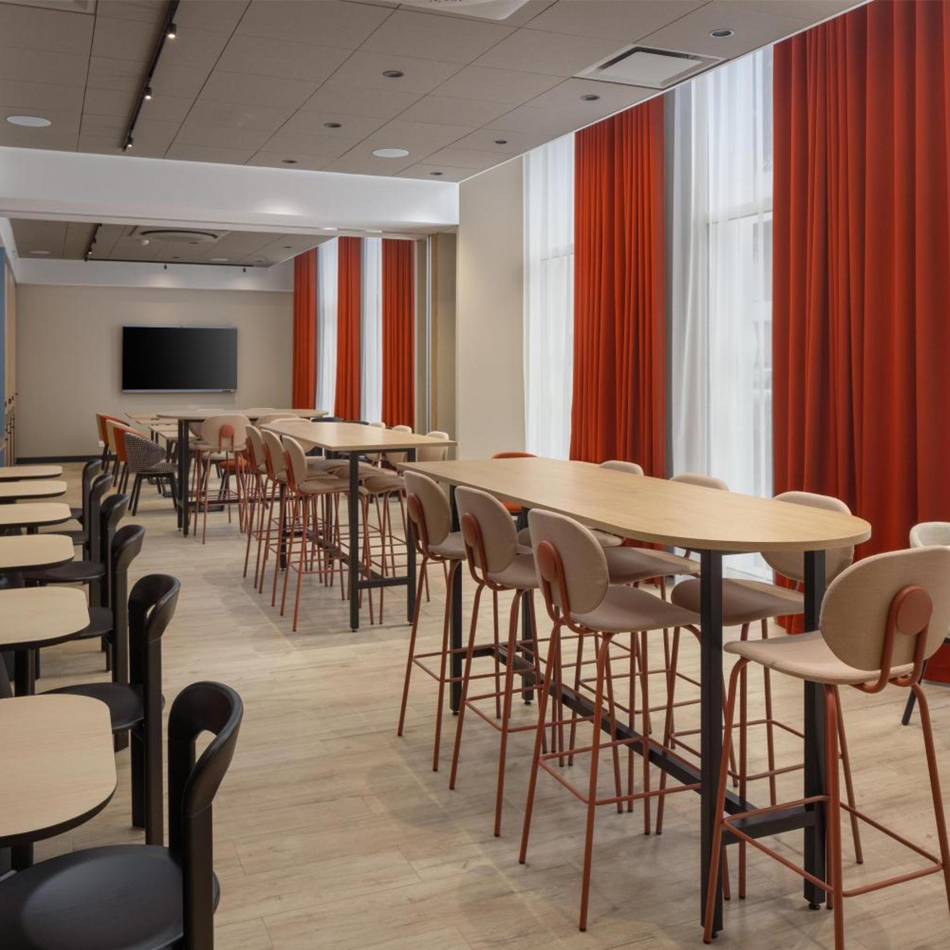 Hampton by Hilton Paris Saint Ouen 44/50