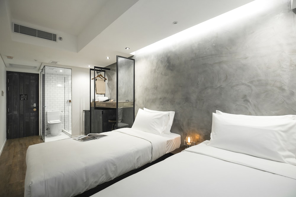 PREMIER, TWIN BEDS