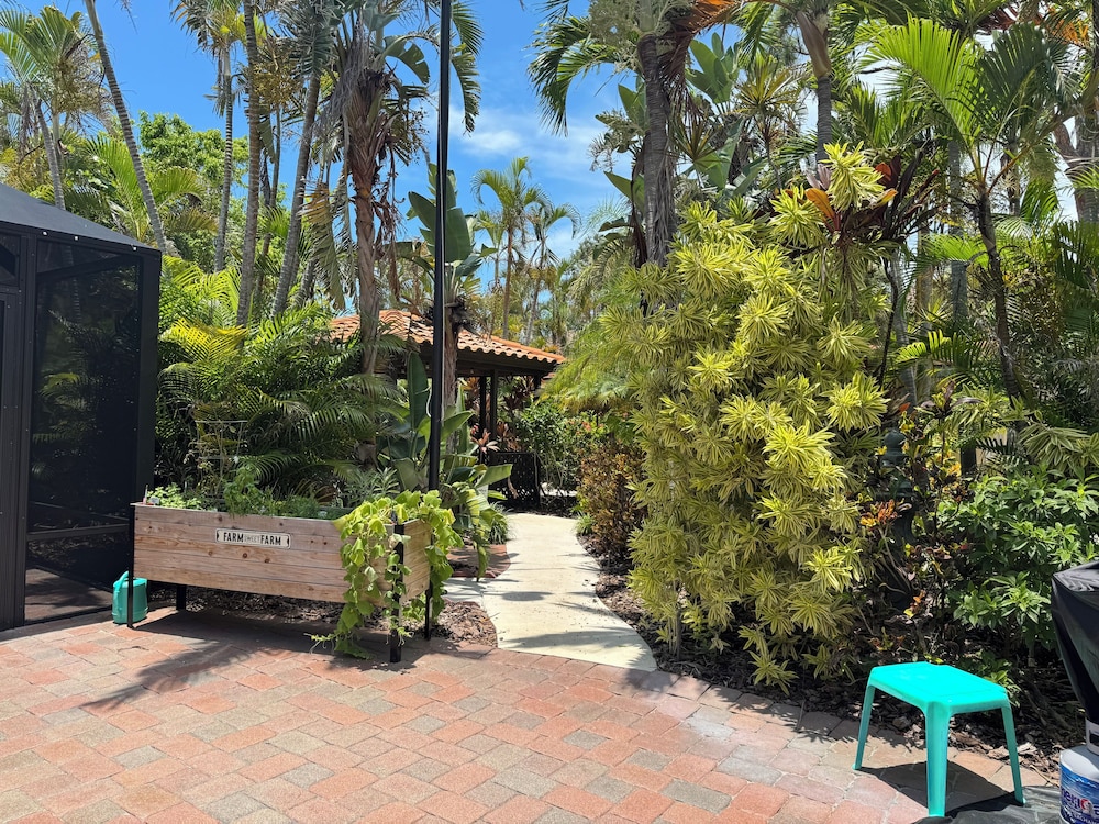 Tropical Villas of Venice Beach 63/71