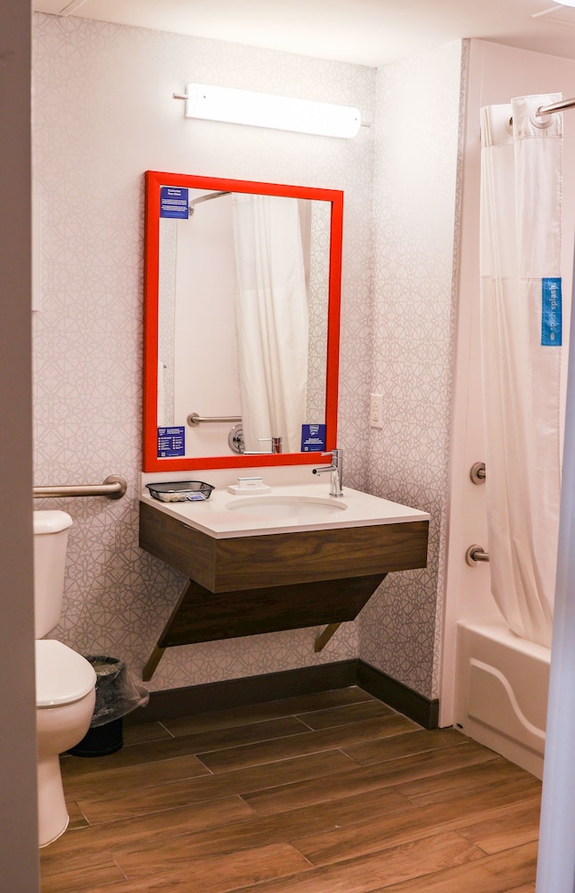 Hampton Inn Suites Scottsburg 5/82