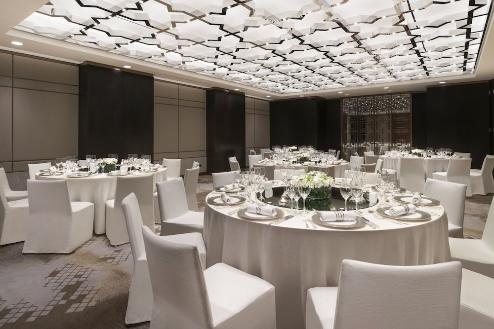 GRAND HYATT SHANGHAI 51/69