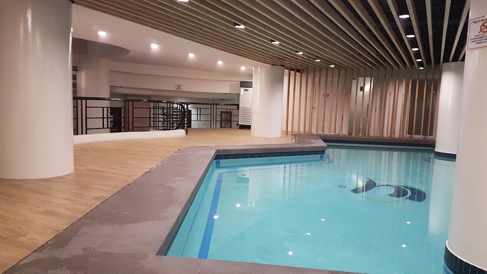 Sarrosa International Hotel And Residential Suites 25/50