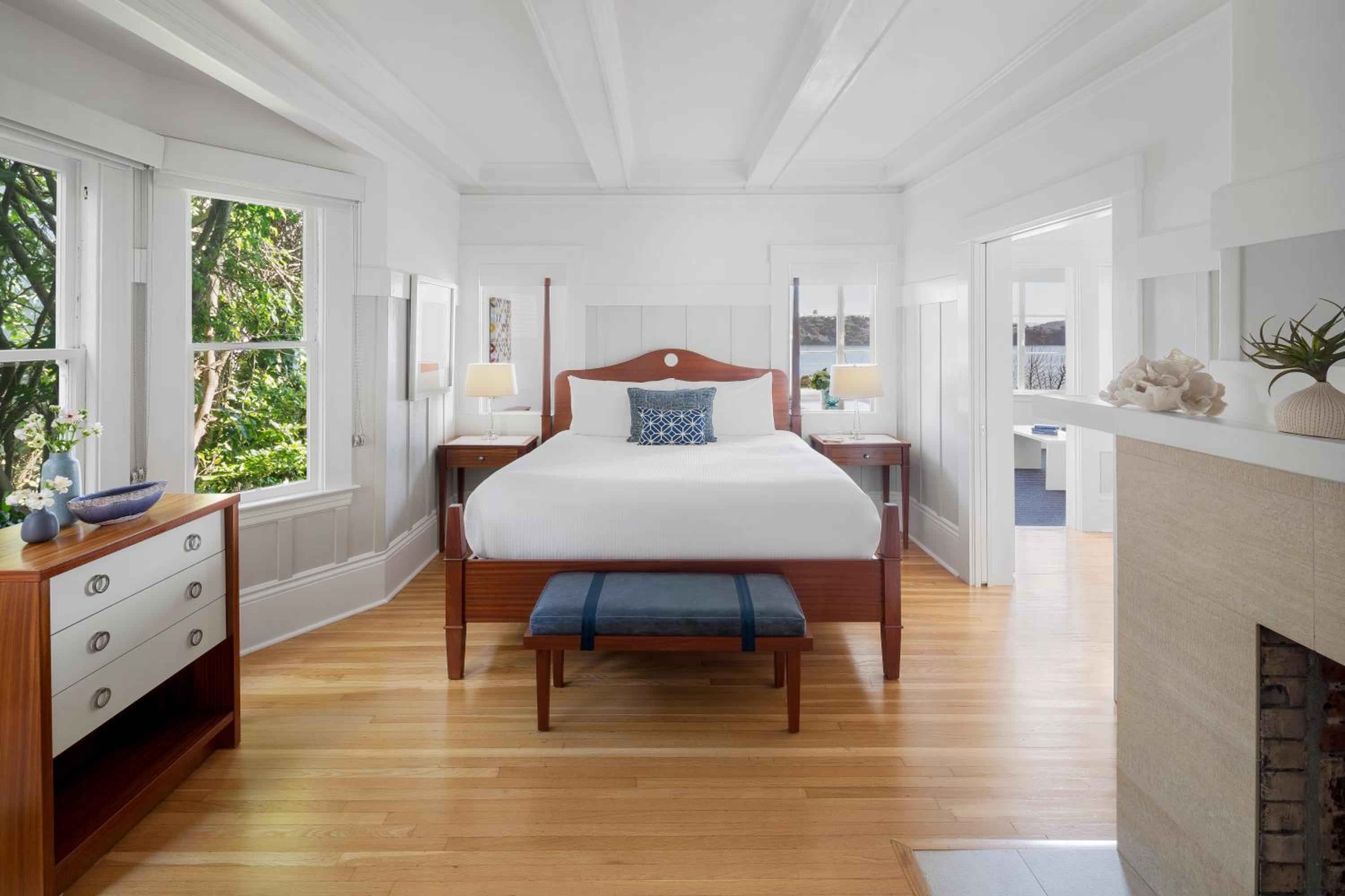 Room, Hill Side