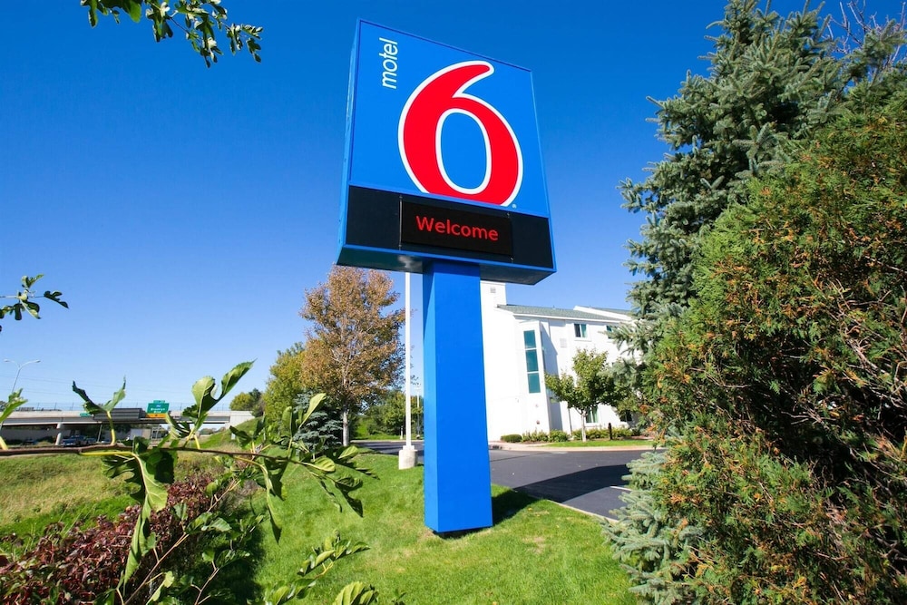 Motel6 Brooklyn Center, MN - Minneapolis 39/48