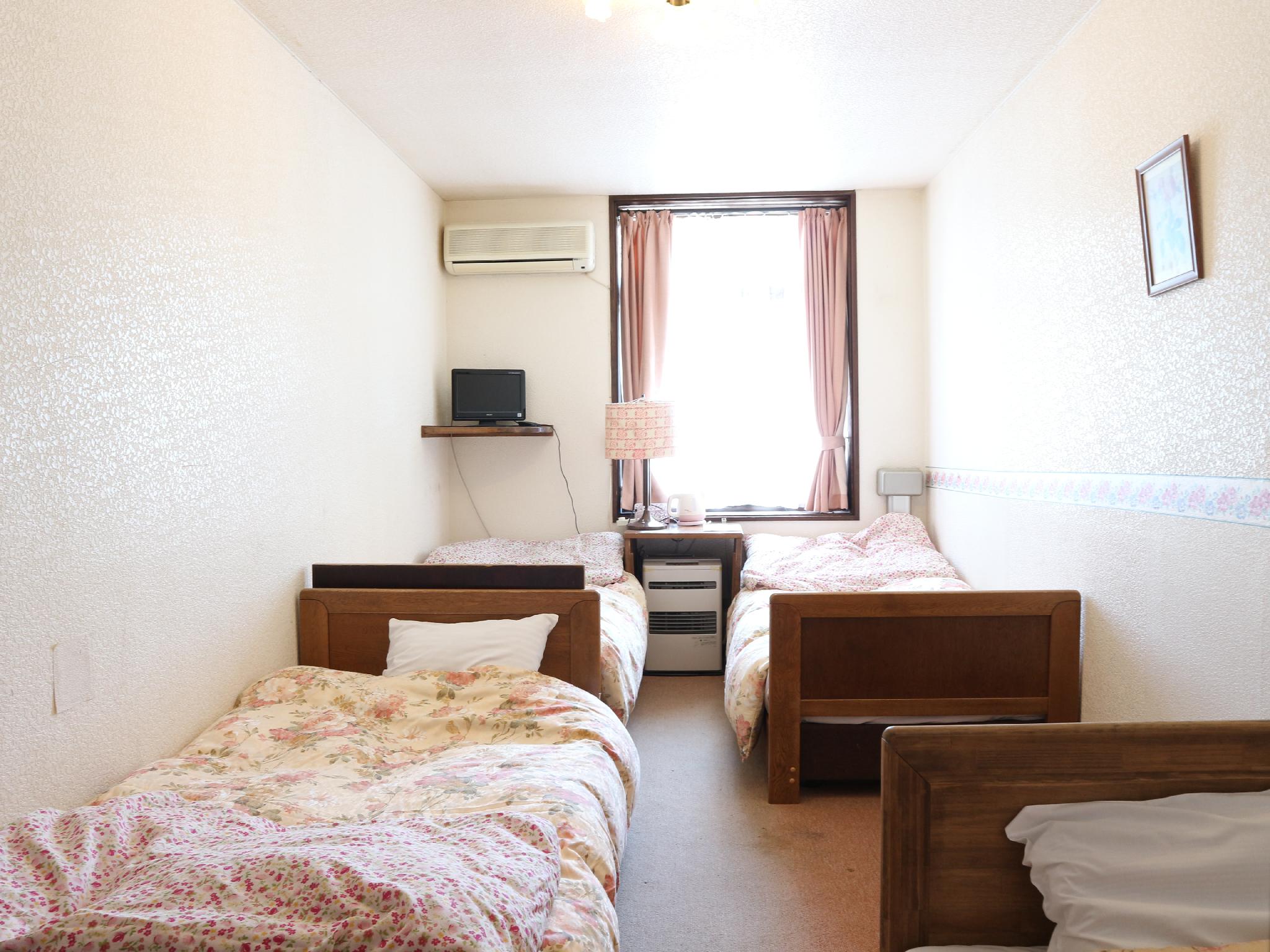 Family, 6 Beds, Shared Bathroom