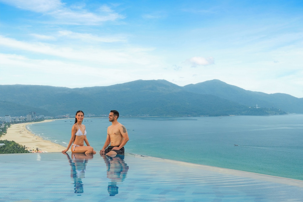 Mandila Beach Hotel Danang 72/77