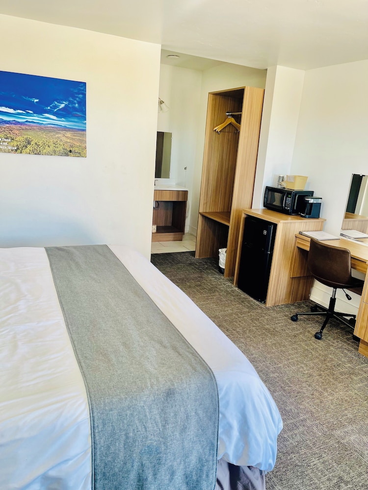 Blue Sage Inn & Suites 15/46