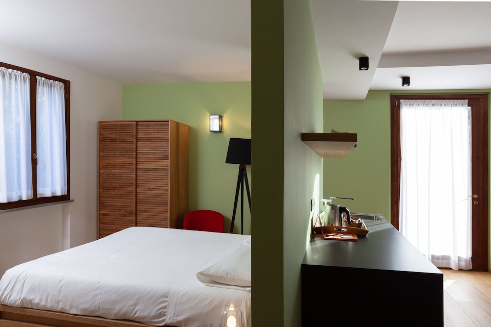1 Bedroom, Deluxe, Suite, Double Bed, Pool Access, Garden Area
