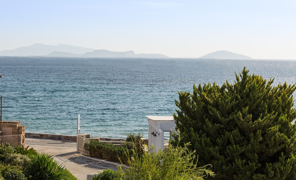 Ostria Inn 46/50
