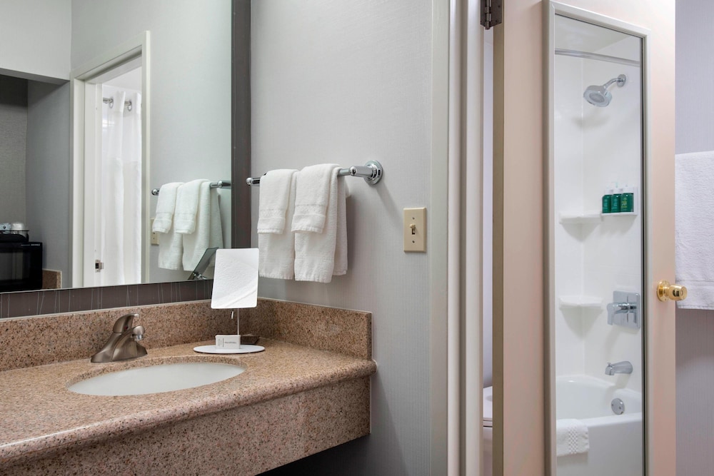 Courtyard Fishkill by Marriott 5/34