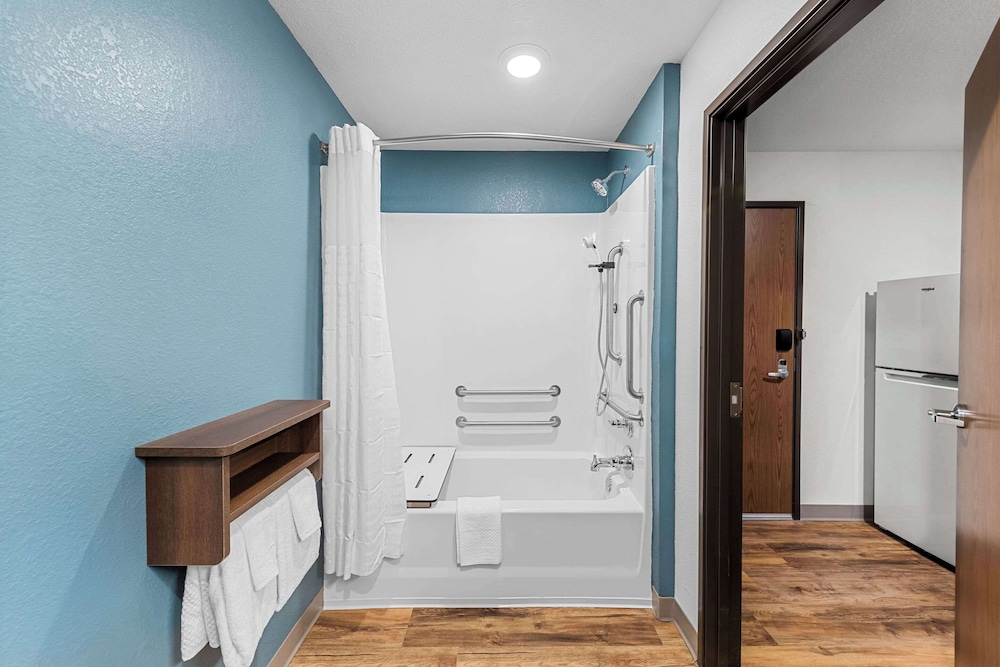 Woodspring Suites Kansas City Airport 28/28