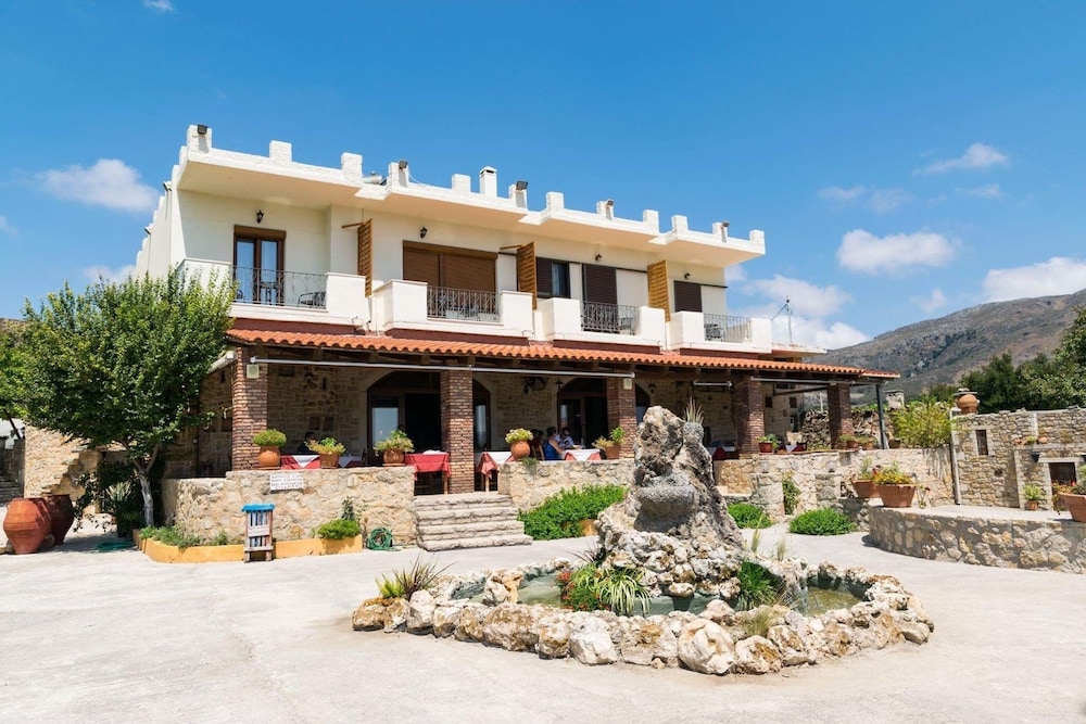 Aravanes Mountain Resort And Eco Cuisine 2/75