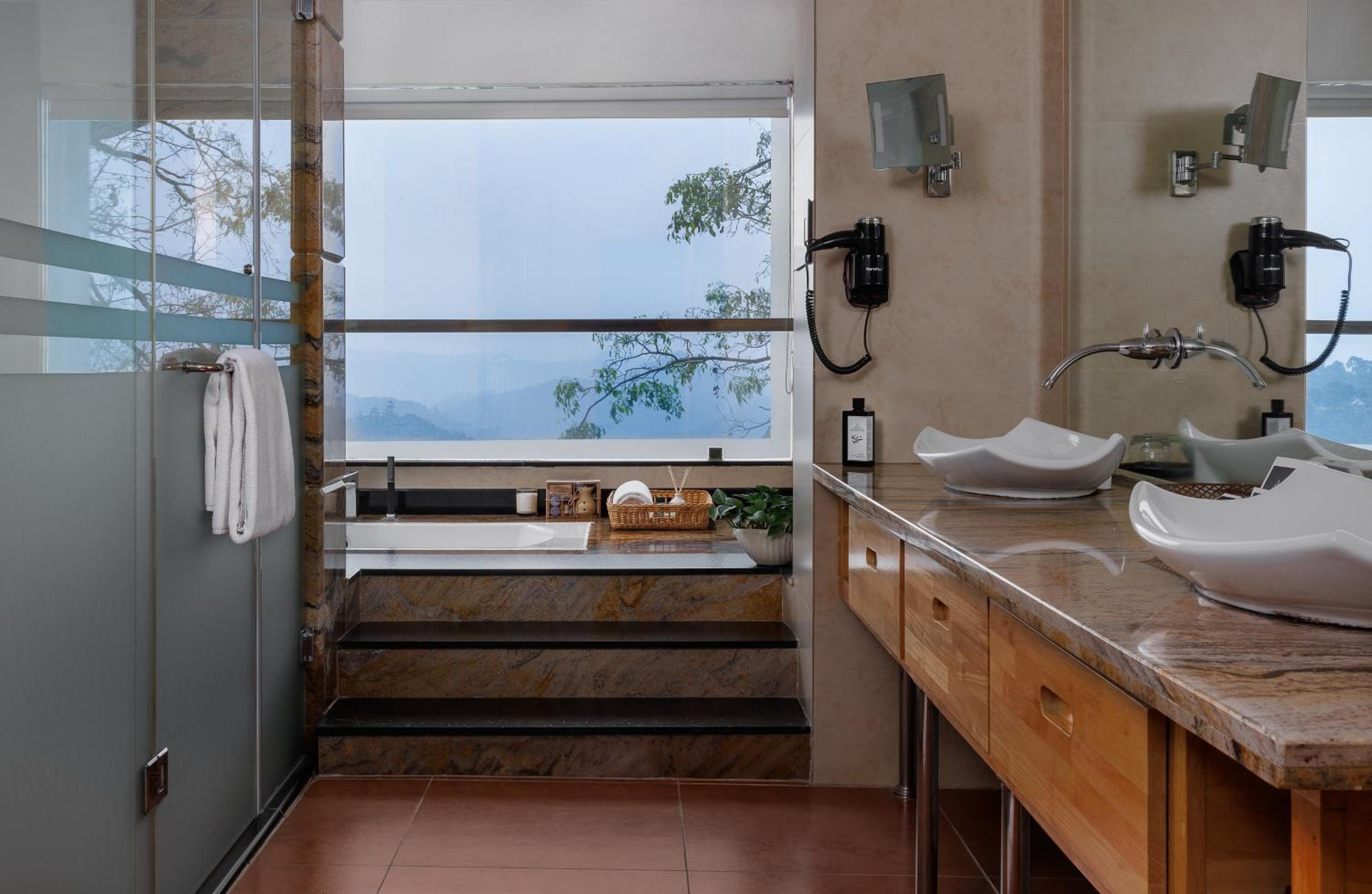 Suite, King Bed, The Panoramic Getaway 4/6