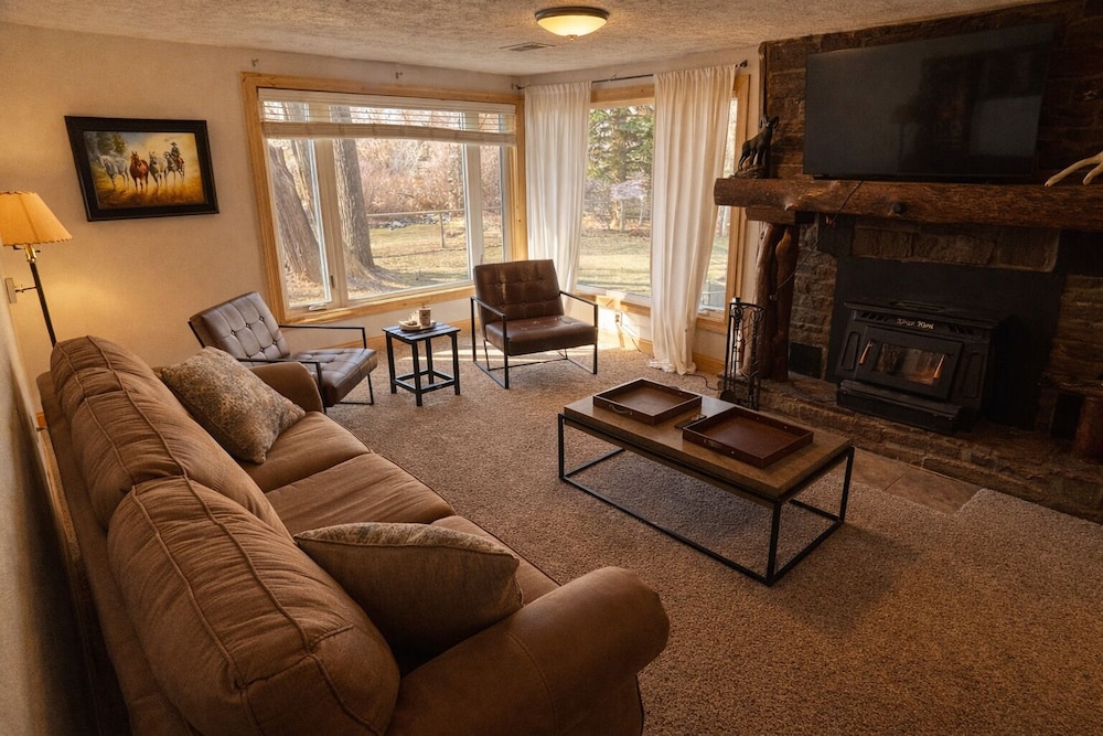 Chinook Winds Motel 54/76