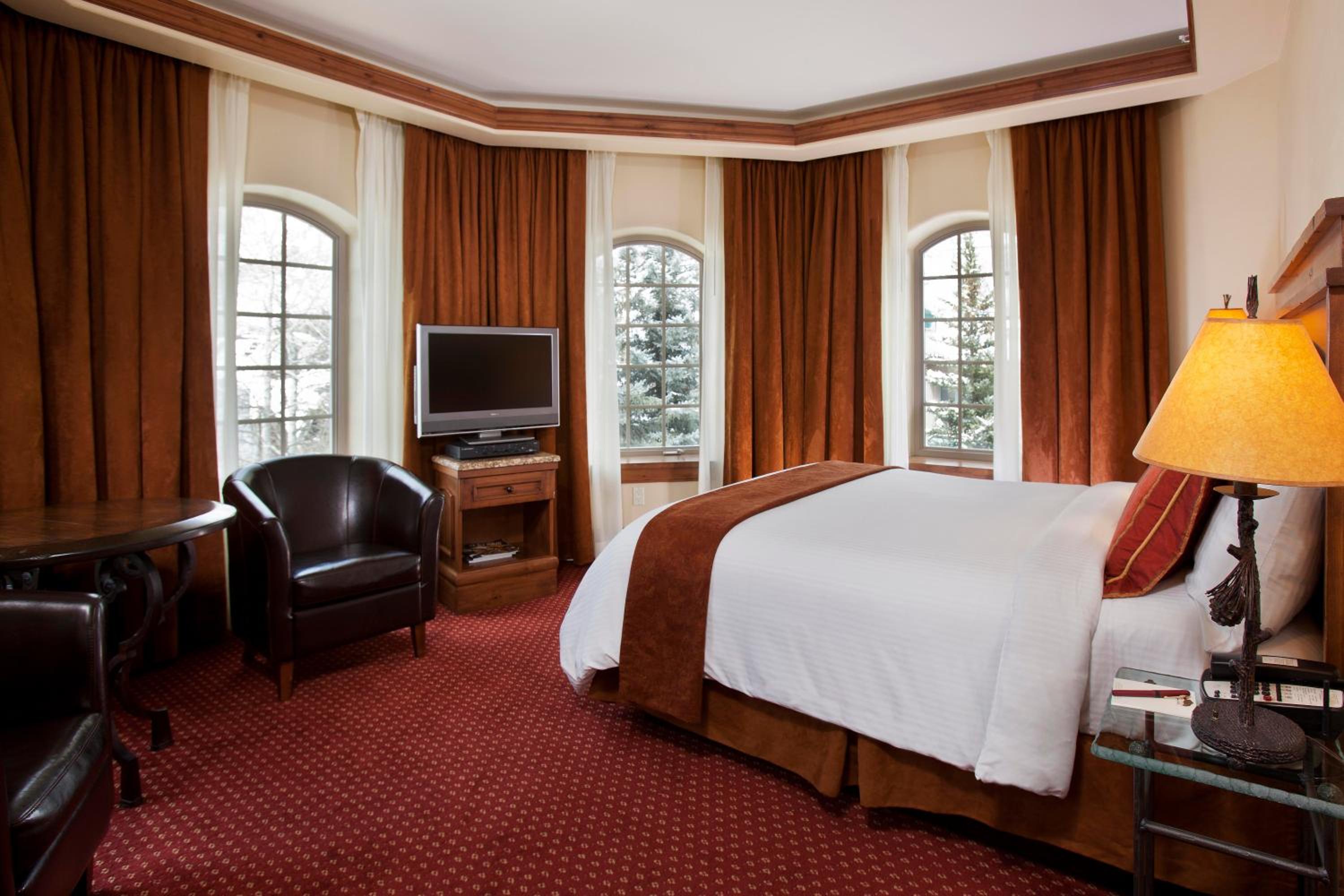 Tower, Standard, Queen Bed, Village View