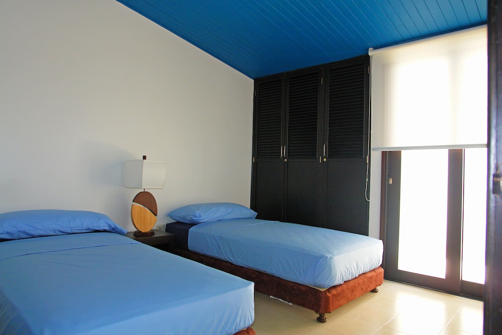 Santorini Hotel And Resort 24/87