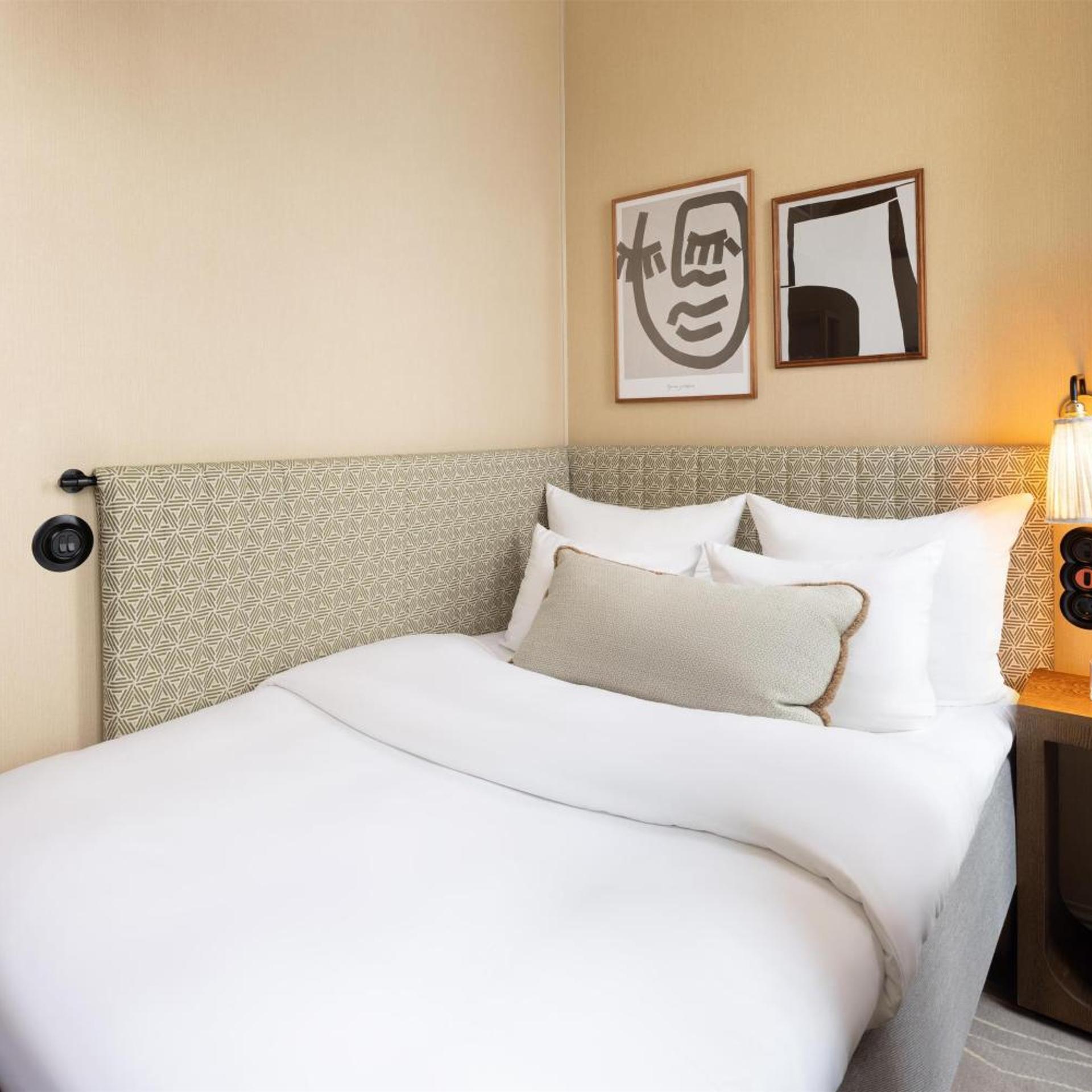 Cozy, King Bed