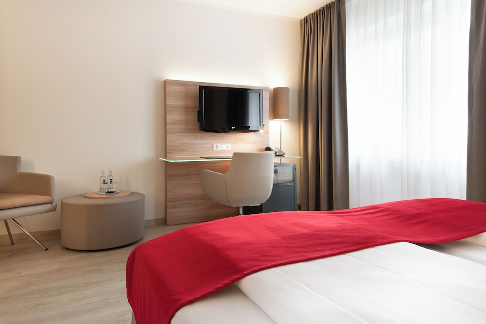 DELUXE, DOUBLE BED