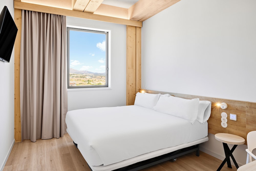 ROOM, DOUBLE BED