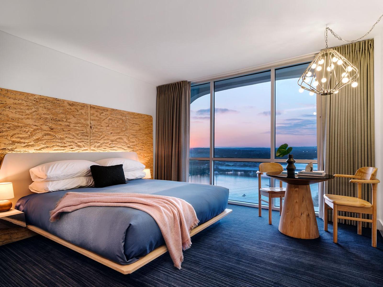 Suite, Lake Side