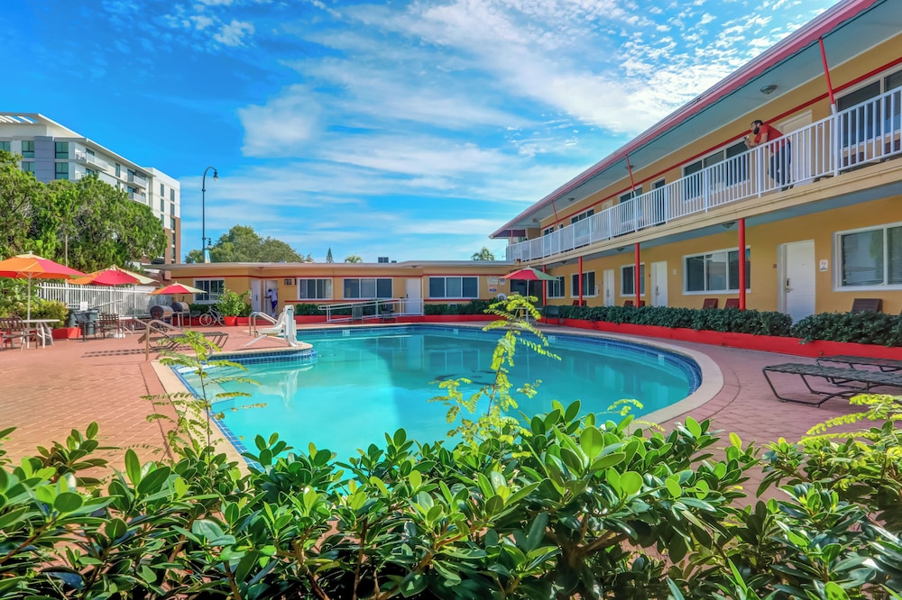 Beach and Town Motel 44/50