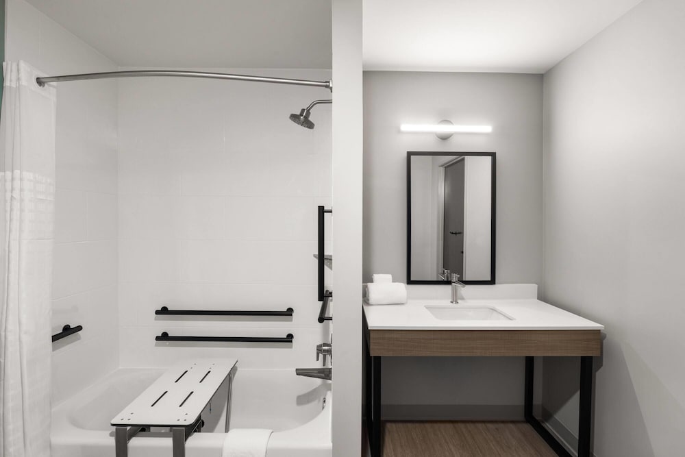ECHO Suites Extended Stay by Wyndham Bozeman 66/68