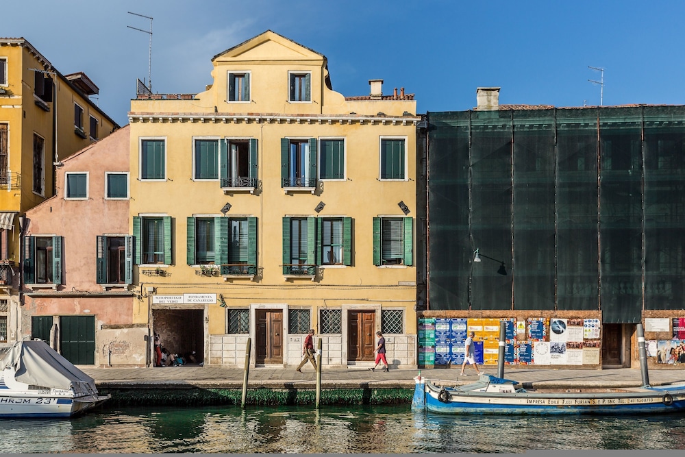 Palazzina Canal 33/37