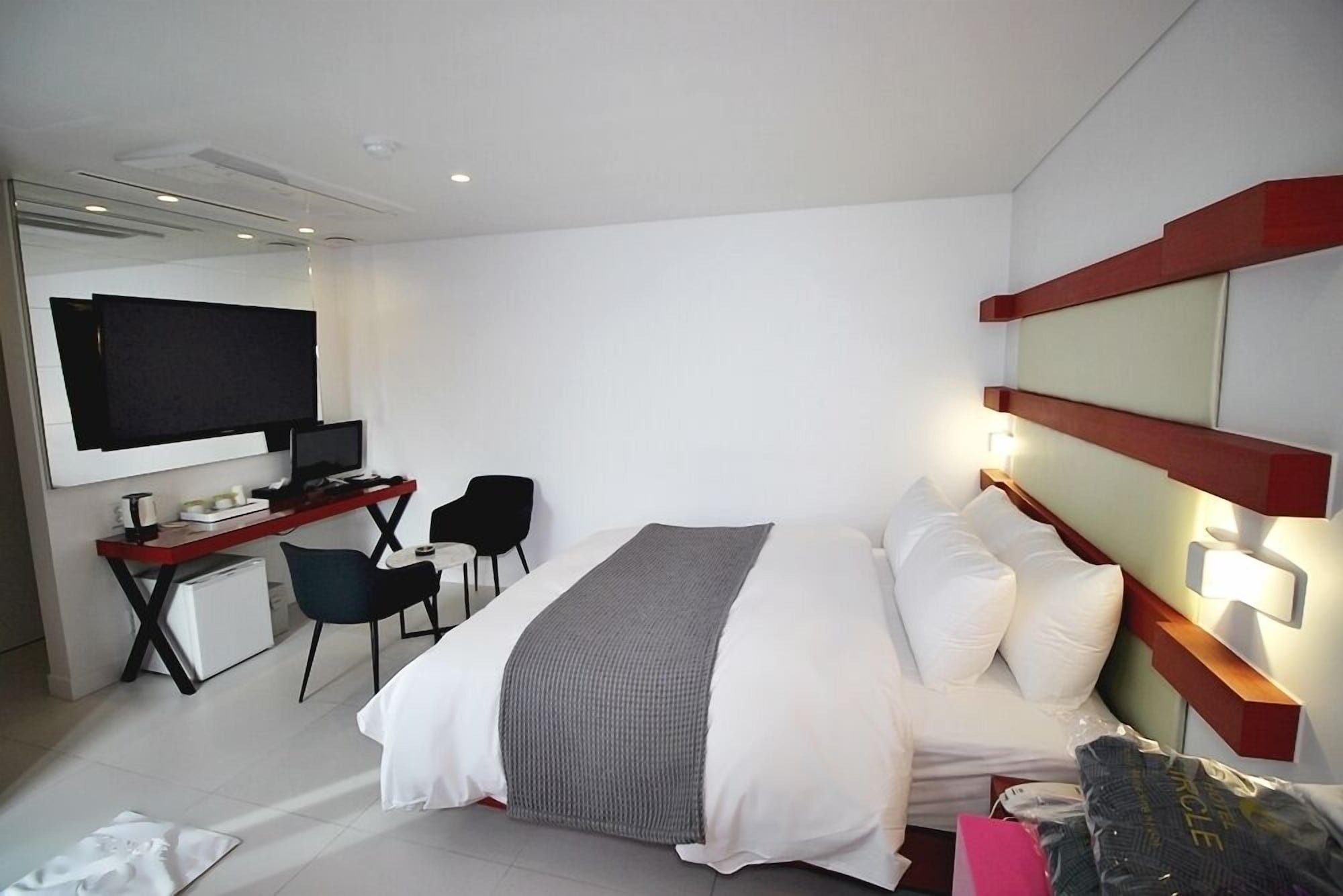 Deluxe, Double Bed