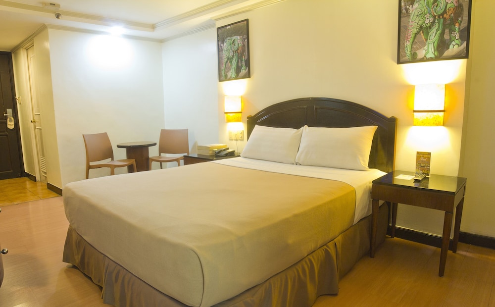 Fersal Hotel Neptune Makati 42/65
