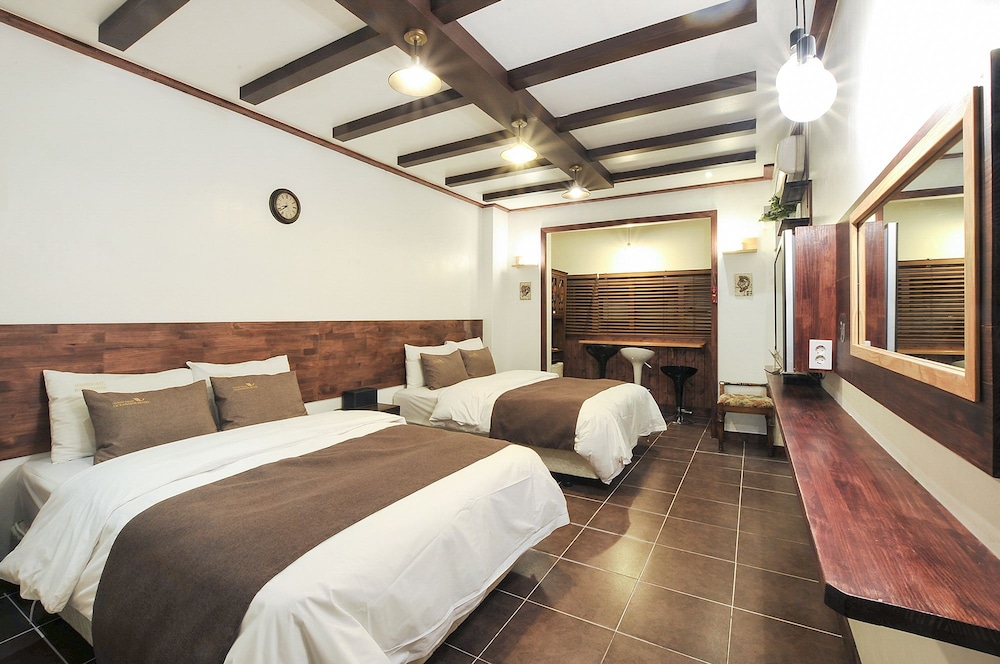 DELUXE, FAMILY