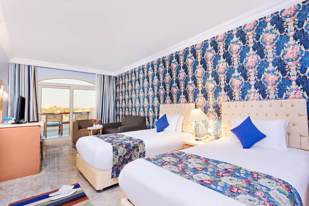 Royal Lagoons Aqua Park Resort And Spa 7/50